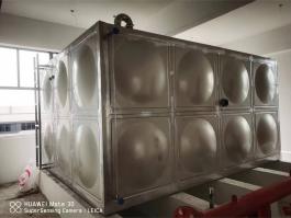 白鯨項(xiàng)目不銹鋼水箱安裝完成！